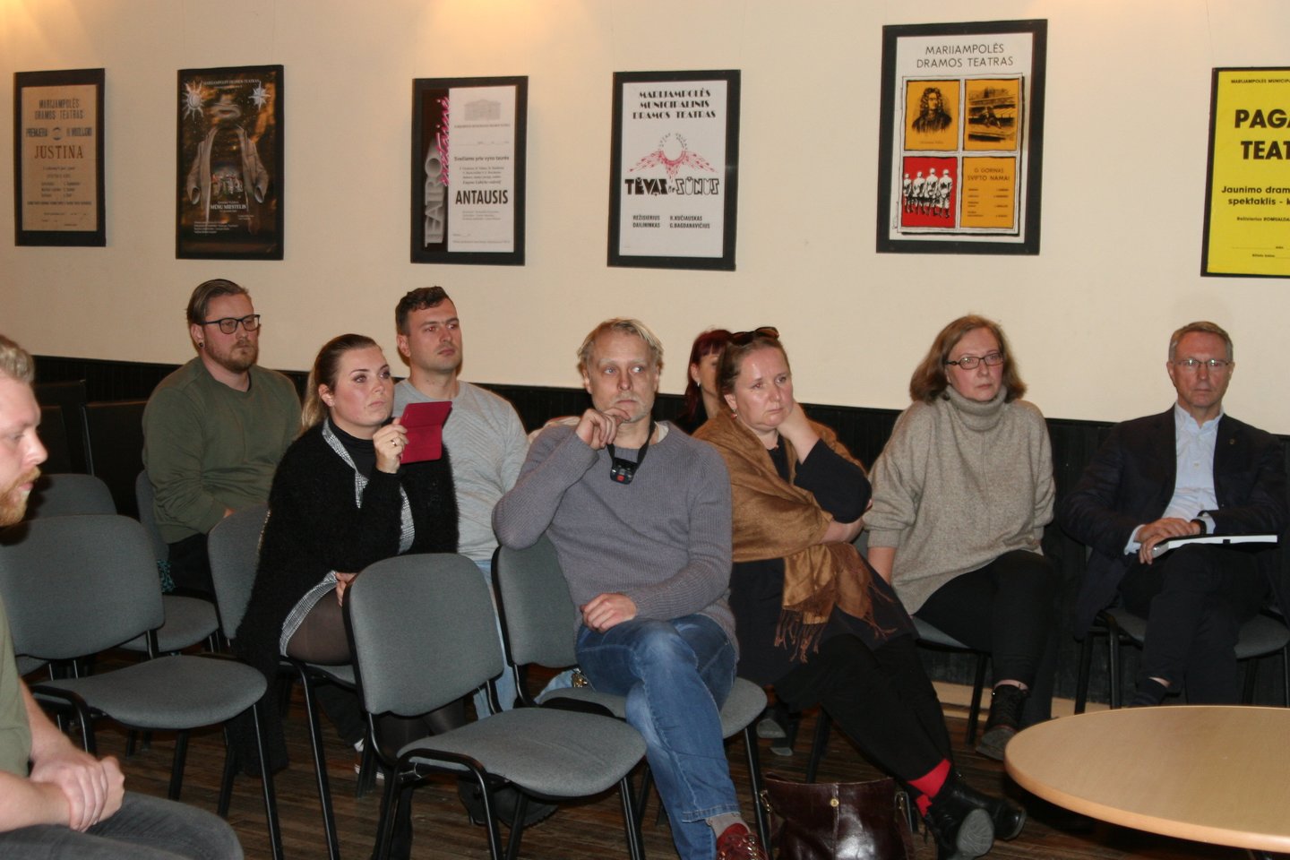 Virš Marijampolės dramos teatro – nerimo ir nuoskaudos debesys.<br> L.Juodzevičienės nuotr.