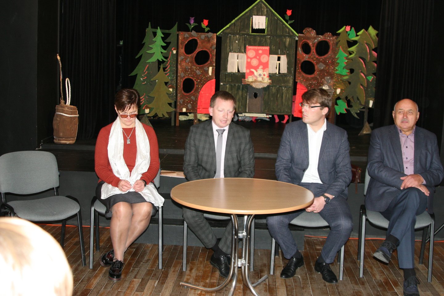 Virš Marijampolės dramos teatro – nerimo ir nuoskaudos debesys.<br> L.Juodzevičienės nuotr.