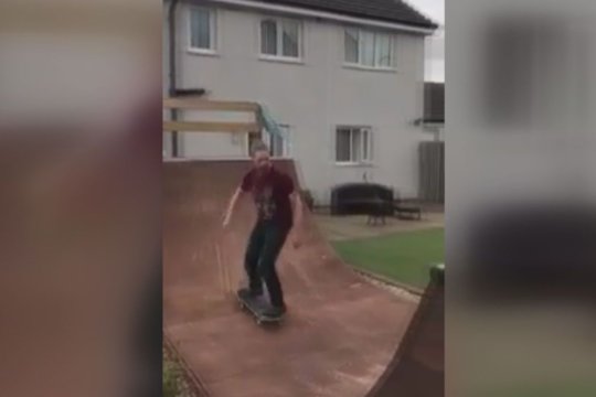 Brangia dovana kiemą papuošęs vyras sukėlė pasipiktinimą: privalės ją nugriauti