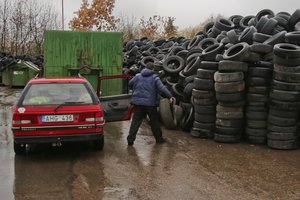 Aplinkos ministerija perspėja: stringa dėvėtų padangų priėmimas iš gyventojų