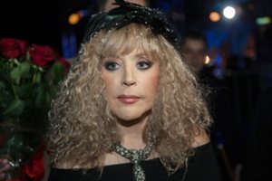 Netoli Lietuvos gyvenantys Alos Pugačiovos artimieji pasipiktinę: policija neleidžia prie jos prieiti