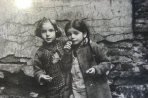 Lenkija: „Netflix“ dokumentiniu serialu apie Holokaustą „perrašo istoriją“