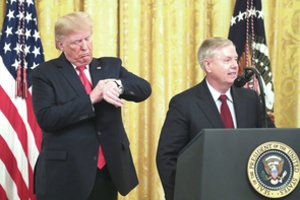 Donaldo Trumpo likimas – ant Temidės svarstyklių: prasideda apkaltos tyrimo posėdžiai