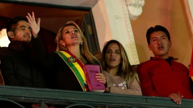 Bolivija atgauna balansą – išrinkta laikinoji prezidentė