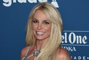 Britney Spears sporto vaisiai – saldūs: nepriekaištingą figūrą demonstravo vos dengiančia suknele