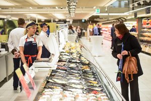 Vyriausybė pritarė prekybos ir bankų mokesčiams