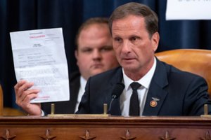 Apkaltos tyrimo posėdyje paaiškėję nauji faktai didina spaudimą D. Trumpui