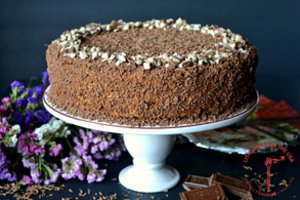 Šokoladinių sausainių ir karamelės tortas, kurio nereikia kepti