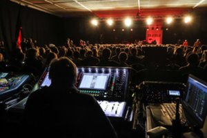 Sostinės Šiuolaikinio meno centrą drebina „Vilnius Mama Jazz“