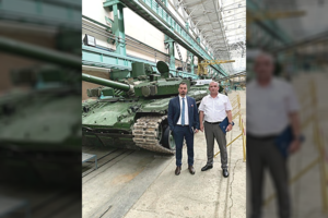 Po skandalo dėl A. Abromavičiaus ryšių pasų detektyvas kelia bangas Vilniuje ir Kijeve