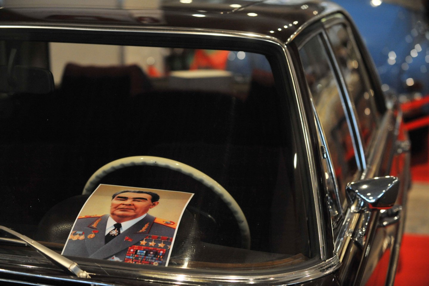 Leonido Brežnevo vairuotojo pažymėjimas aukcione buvo parduotas už 1,55 mln. rublių (23 tūkst. eurų). <br>AFP/Scanpix nuotr.