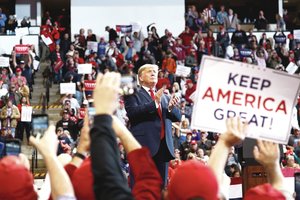 Prasideda naujas prezidento apkaltos etapas: ar pavyks JAV vadovui išsaugoti šiltą sostą?