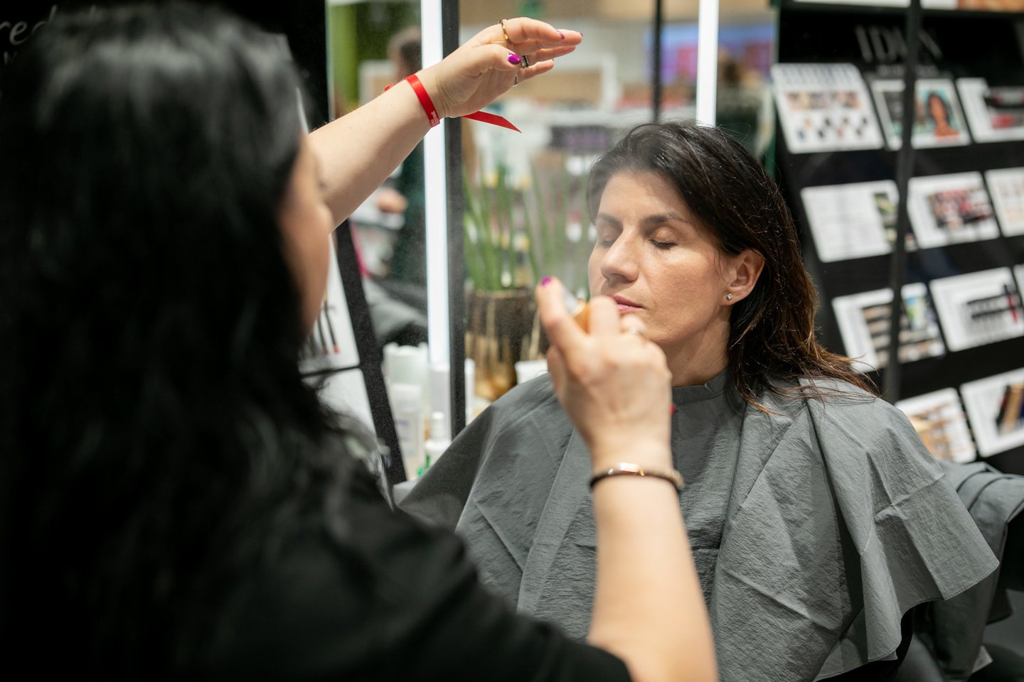 Modelis R. Mikailionytė sako, jau seniai įsitikinusi, kad atvėsus orams, reikia keisti ir veido bei plaukų priežiūros įpročius, todėl žinoma moteris, ima dairytis „sunkesnių“ veido kremų, kurie labiau apsaugotų odą.