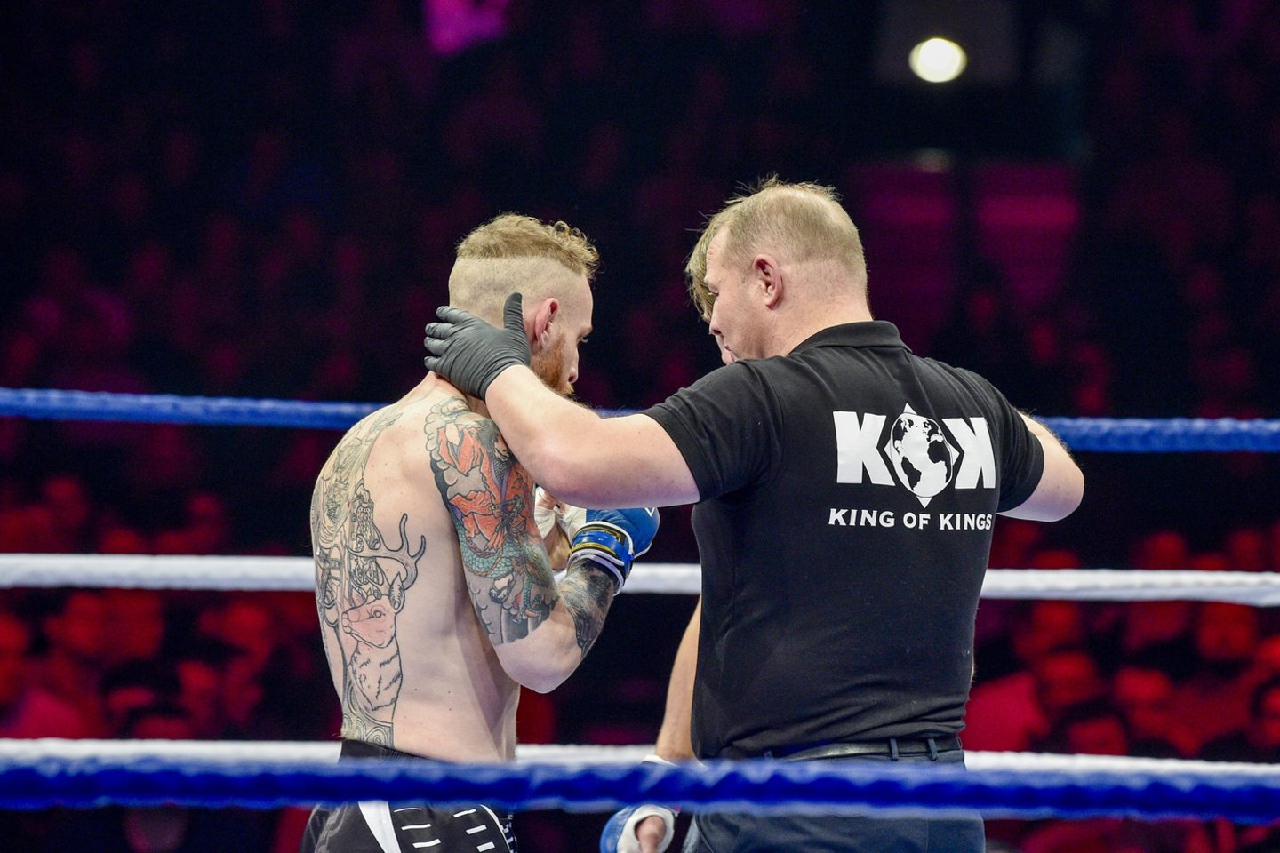  E.Fokino ir A.Leoni kova dėl MMA bušido diržo.<br> V.Ščiavinsko nuotr.