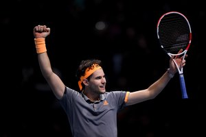 ATP baigiamojo turnyro trofėjus turės naują savininką: A. Zverevas pusfinalyje pralaimėjo D. Thiemui