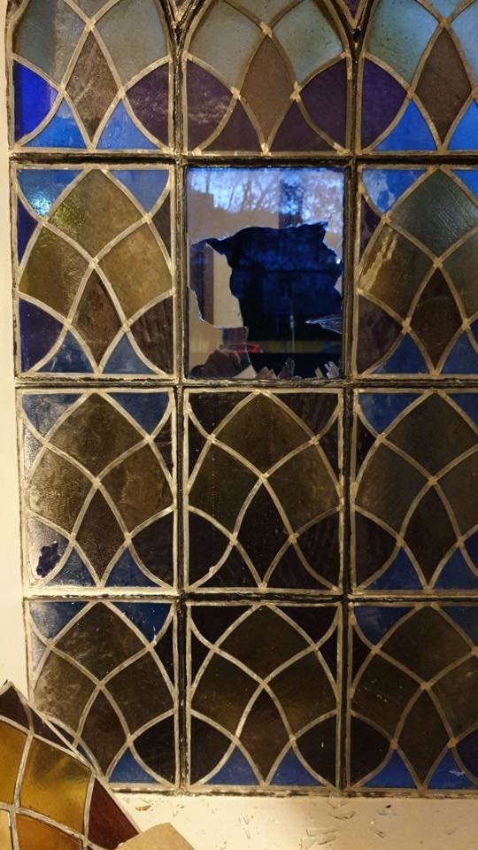 Kauno mečetėje išdaužti langai.<br>Socialinio tinklo „Facebook“/“Islamas visiems“ nuotr.