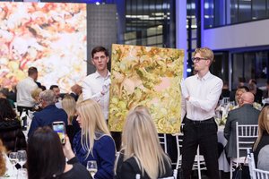 Klaipėdos moterys šildo vėžiu sergančius vaikus – labdaros aukcione paaukota 50 tūkst. eurų