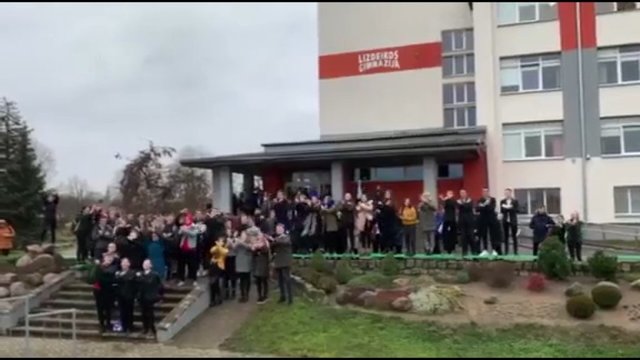 Radviliškio Lizdeikos gimnazijos akcija: „Grąžinkit Evaldą“