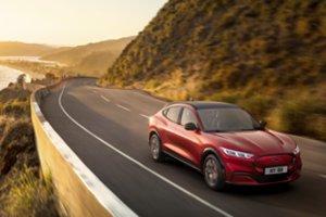 „Ford Mustang“ gerbėjų košmaras tapo realybe: gamintojas pristatė elektrinį visureigį