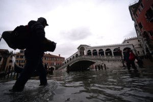 Venecija pradeda atsigauti po savaitę trukusių rekordinių potvynių