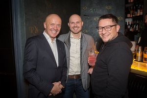 Po VIP premjeros „Pasmerkti. Pajūrio džiazas“ aktoriai atsipalaidavo dūzgėse