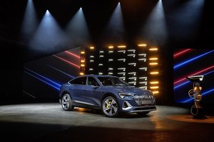 „Audi“ pristatė antrą elektrinį visureigį – naująjį „e-tron Sportback“