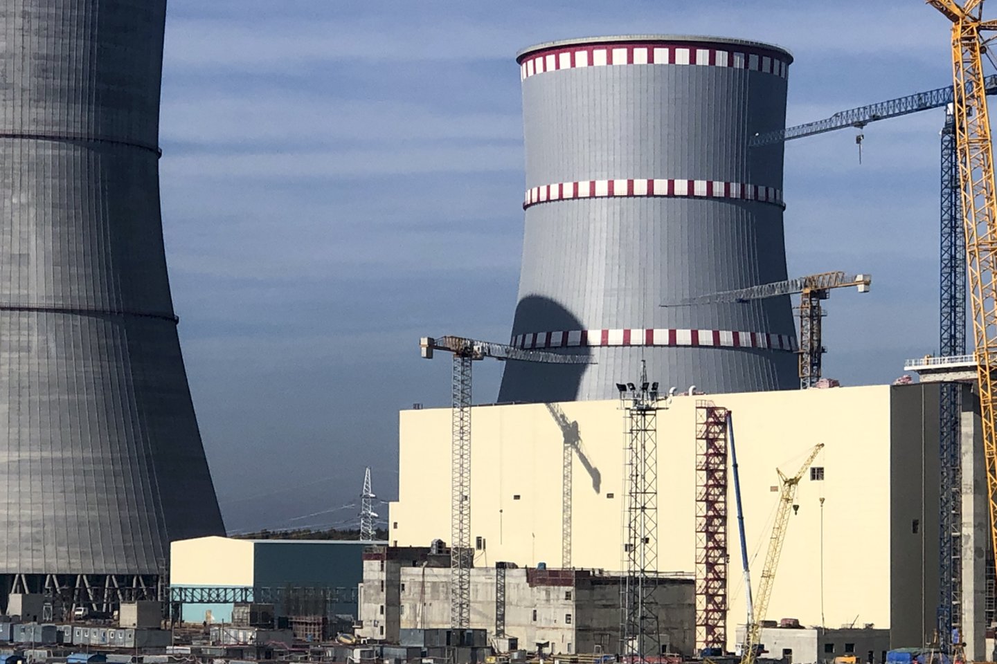 Praėjusį mėnesį Baltarusija Astravo AE pirmojo reaktoriaus įjungimo terminą nukėlė iš lapkričio į sausį, tokio sprendimo priežasčių aiškiai nenurodydama.<br>V.Ščiavinsko nuotr.