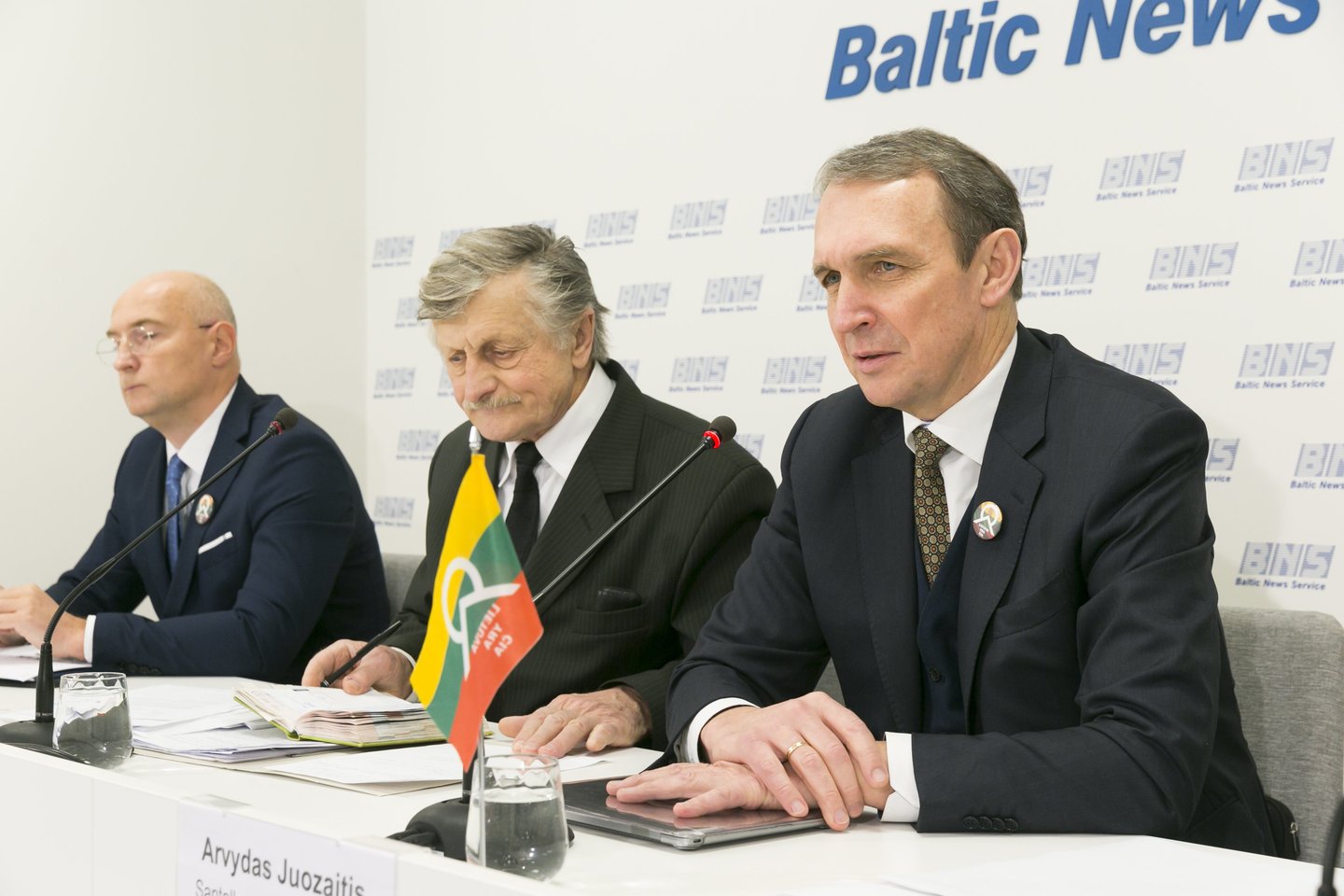  Ketvirtadienį Vilniuje vyko spaudos konferencija apie Arvydo Juozaičio kuriamos politinės partijos – „Santalka Lietuvai (Lietuva yra čia)“ bei partijos „Kartų solidarumo sąjunga“ vienijimąsi.<br> T.Bauro nuotr.