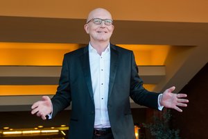 Arūnas Valinskas apie televizijos užkulisius ir gamintą naminukę: vos neprarado regėjimo