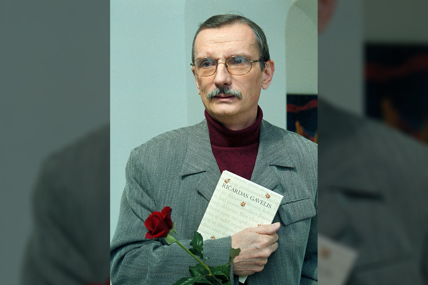 1999 metais R.Gavelis pristatė naują romaną „Septyni savižudybės būdai“ ir šventė savo populiariausio romano „Vilniaus pokeris“ dešimtmetį.<br> J.Staselio nuotr.