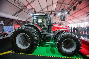 Į neįtikėtinai brangią traktorių elektroniką nusitaikę vagys virto ūkininkų košmaru