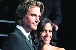 Aktorė Halle Berry teisme išklojo miegamojo paslaptis