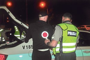 Teismas bando pažaboti pareigūnų savavaliavimą: pergalę šventė blaivininkė, kurią vadino išgėrusia