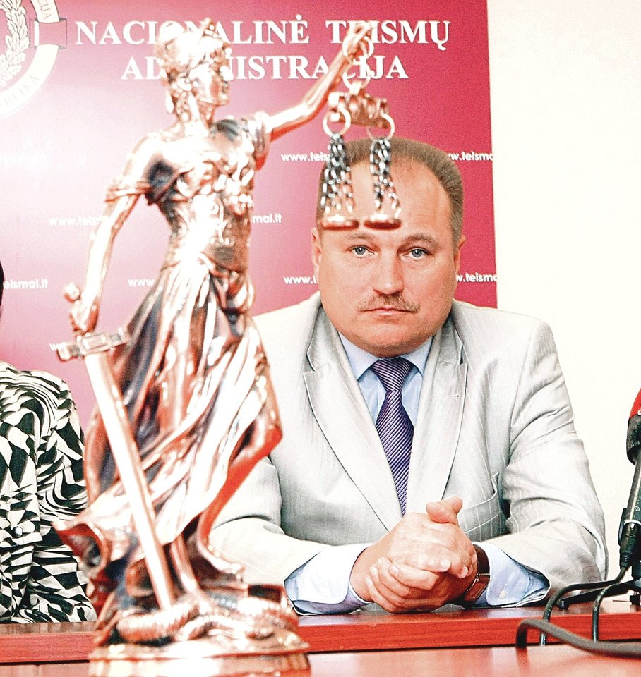 Sprendimus dėl pareigūnų padarytos žalos atlygio priėmė Lietuvos vyriausiojo administracinio teismo kolegijos, kurioms vadovavo G.Kryževičius.