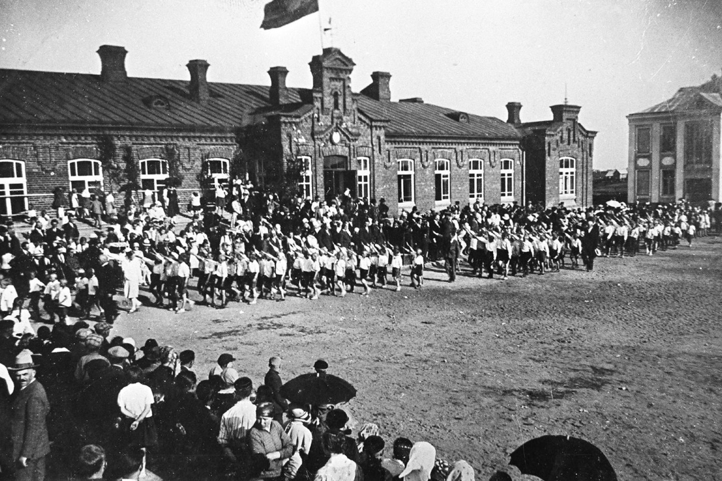 1919 m. įkurta Marijampolės mokytojų seminarija savo veiklą pradėjo buvusiame carinės Rusijos karininkų klube.<br>Archyvo nuotr.  