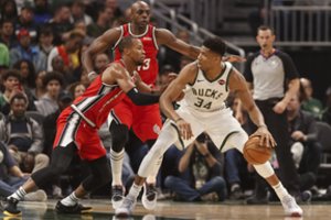 NBA naktis: žvėriškas G. Antetokounmpo trigubas dviženklis ir eilinė „Bucks“ pergalė