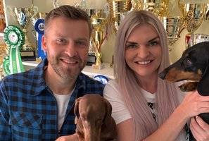 Lietuvos taksų karalienė Skaiva Jasevičiūtė turi 27 šunis: patys užsidirba maistui