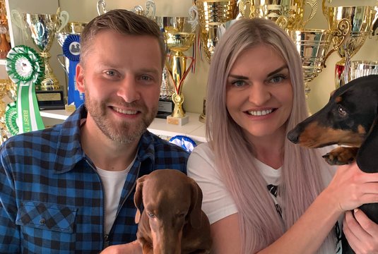 Lietuvos taksų karalienė Skaiva Jasevičiūtė turi 27 šunis: patys užsidirba maistui