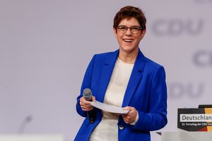 Merkel partijos CDU lyderė siūlo atsistatydinti, jeigu partiečiai jos nepalaiko