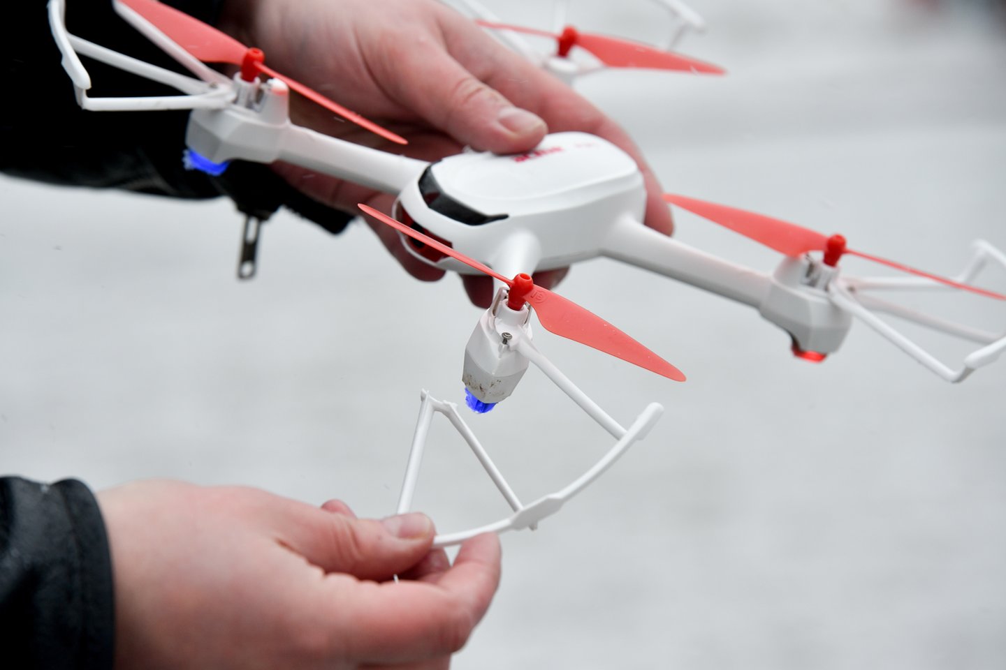 Anot NMA, dronai taip pat bus naudojami, kai tikrintojai susidurs su dideliu atstumu ar ribota prieiga prie objekto.<br>V.Ščiavinsko nuotr.