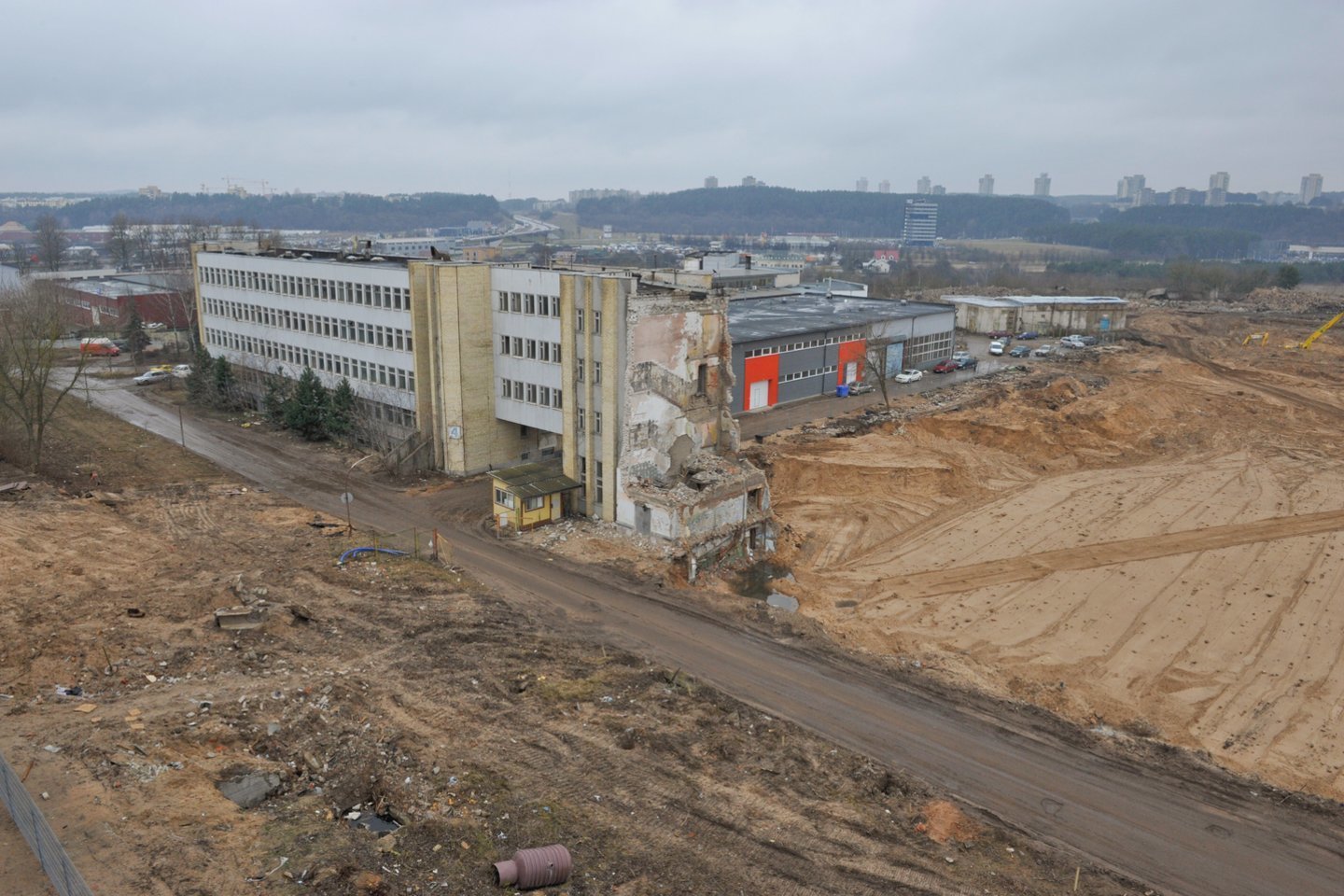 Bendrovės bendraturtis ir vadovas Dmitrijus Savočka BNS pasakojo, jog teritoriją plėtrai Gerosios Vilties gatvėje, netoli Vingio parko, pasirinko dėl gerai išvystytos infrastruktūros, taip pat šalia numatytų plėtoti projektų, pavyzdžiui, prekybos centro „Akropolis“.<br> V.Ščiavinsko nuotr.