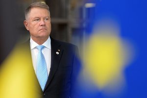 Apklausa rodo: Rumunijos prezidento rinkimus laimėjo K. Iohannis