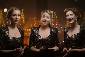 „The Ditties“ pristato savitą „Tyli naktis“ versiją