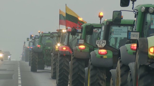 Tūkstančiai į gatves išriedėjusių traktorių – tik protestų šalyje pradžia