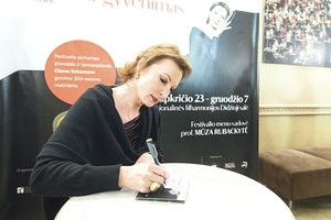 Mūzą Rubackytę kūrybos kelyje lydi moterys iš praeities ir dabarties