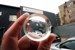 „Nebrangus“ remontas virto dar neregėta afera: servisas klientų automobilius išardė, detales pardavė ir dingo