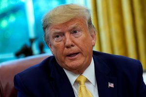 Žiniasklaida: D. Trumpas žinojo apie skundą dėl jo pokalbio su V. Zelenskiu,  atnaujindamas karinę pagalbą Ukrainai