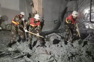 Kinijos pietvakariuose įgriuvus tuneliui žuvo 4, dingo dar 8 žmonės