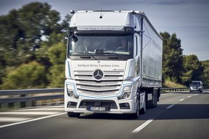 „Mercedes-Benz Actros“ pripažintas „Metų sunkvežimiu 2020“