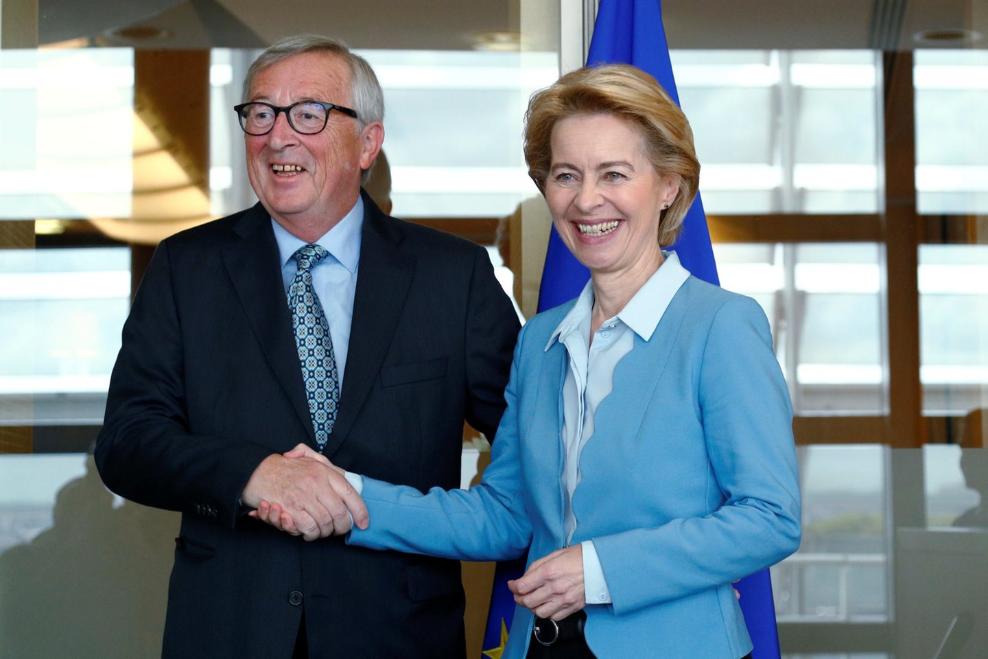 Naujieji eurokomisarai savo darbus pradės jau gruodžio 1 d. – mėnesiu vėliau, nei buvo planuota.<br>Reuters/Scanpix nuotr.